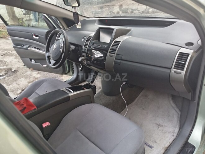 Toyota Prius 2009, 250,000 km - 1.5 л - Yevlax