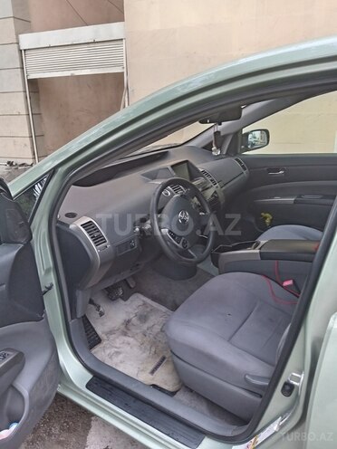 Toyota Prius 2009, 250,000 km - 1.5 л - Yevlax