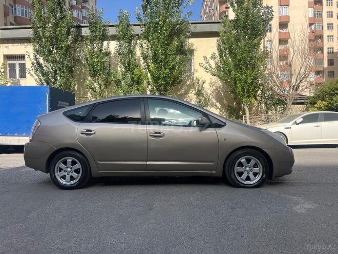 Toyota Prius-4