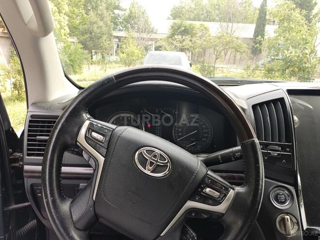 Toyota Land Cruiser-3