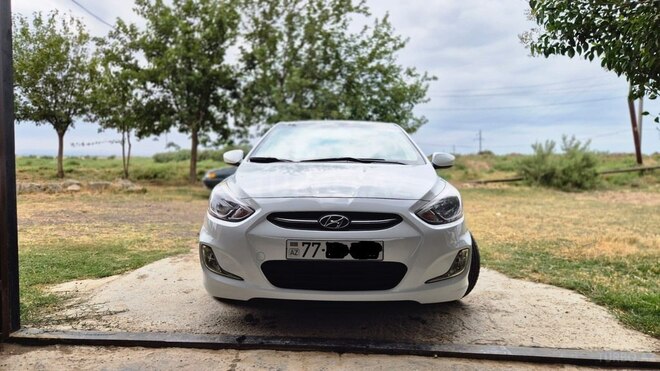 Hyundai Accent 2015, 131,000 km - 1.6 l - Biləsuvar
