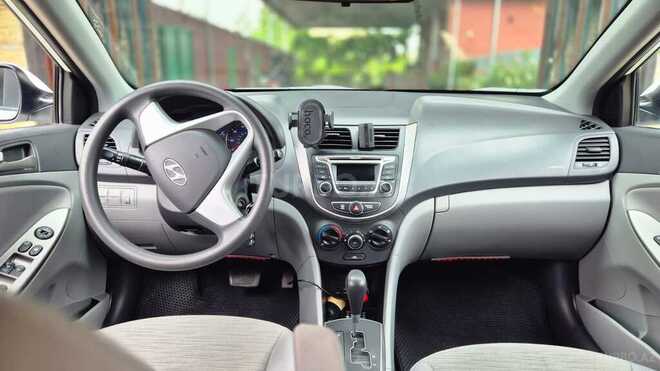 Hyundai Accent 2015, 131,000 km - 1.6 l - Biləsuvar