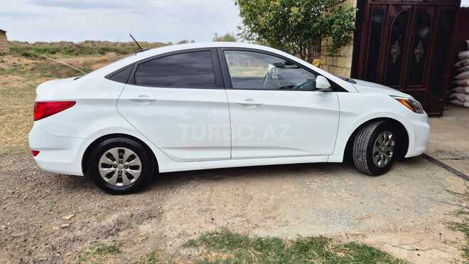 Hyundai Accent 2015, 131,000 km - 1.6 l - Biləsuvar