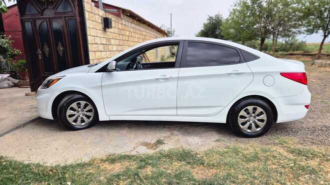 Hyundai Accent 2015, 131,000 km - 1.6 l - Biləsuvar