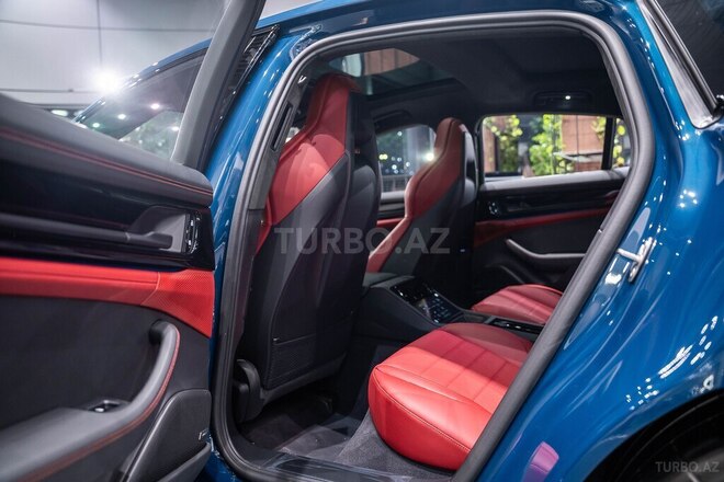 Porsche Panamera GTS-12