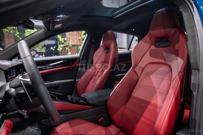Porsche Panamera GTS-11