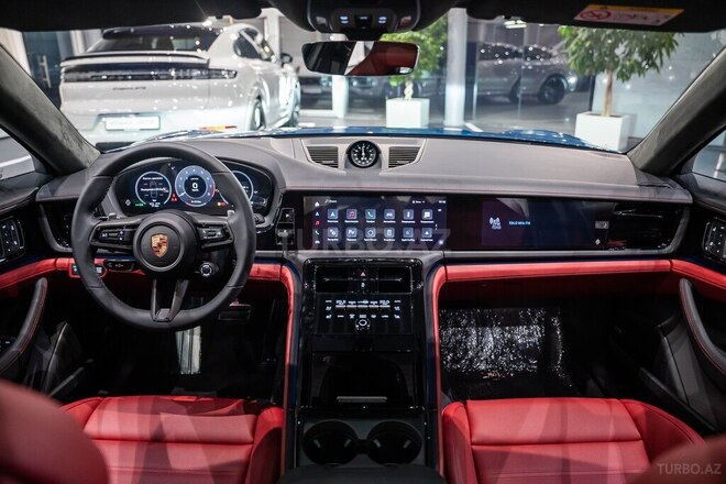 Porsche Panamera GTS-9