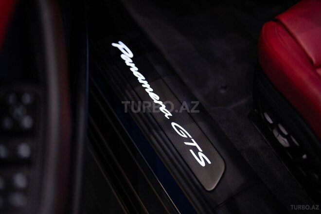 Porsche Panamera GTS-16