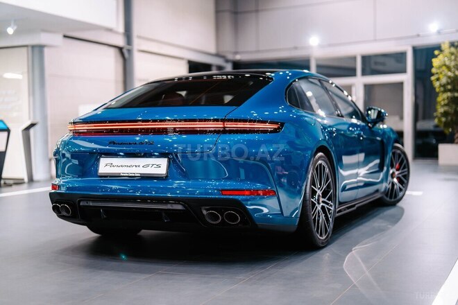 Porsche Panamera GTS-4
