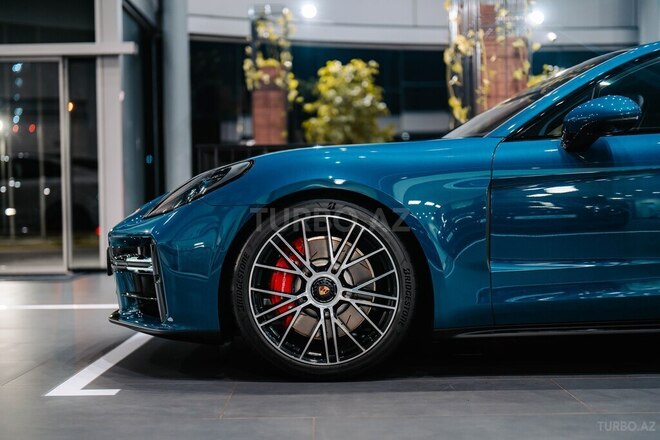 Porsche Panamera GTS-7