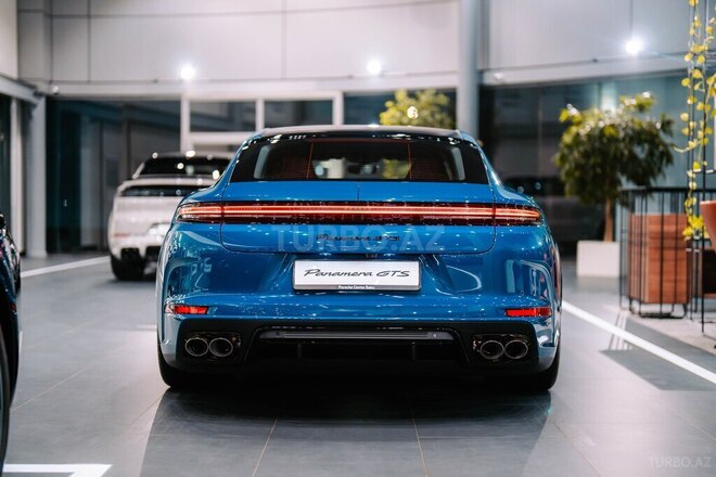 Porsche Panamera GTS-5