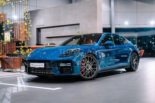 Porsche Panamera GTS-1
