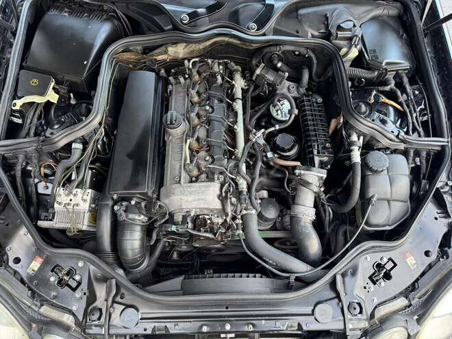 Mercedes E 270 2002, 406,000 km - 2.7 l - Bakı