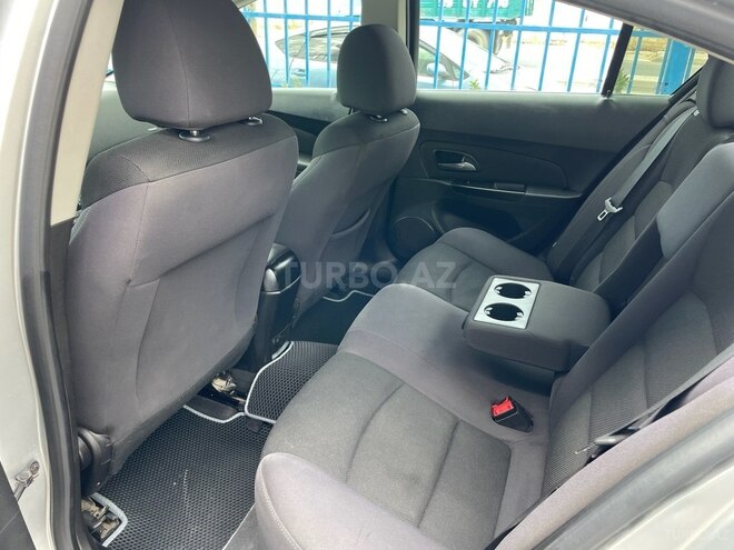 Chevrolet Cruze-13