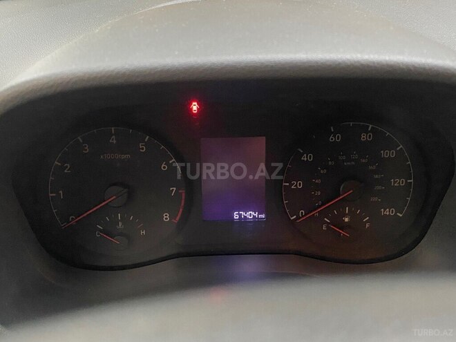 Hyundai Accent-8