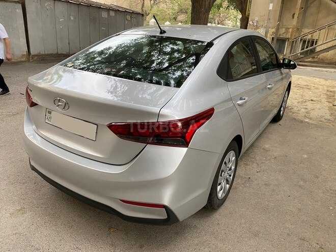 Hyundai Accent-4