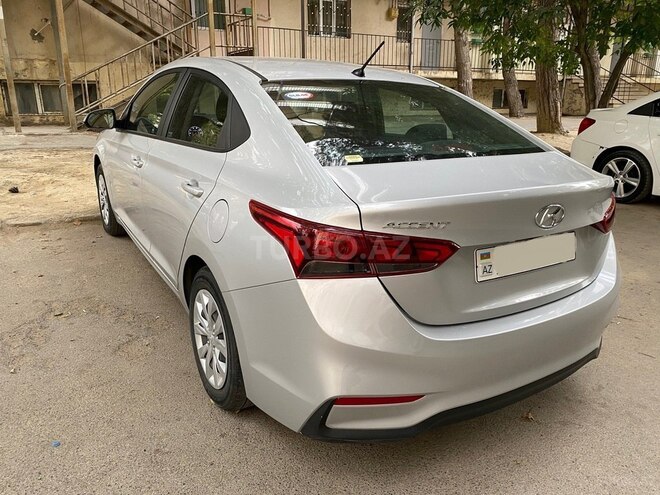 Hyundai Accent-6