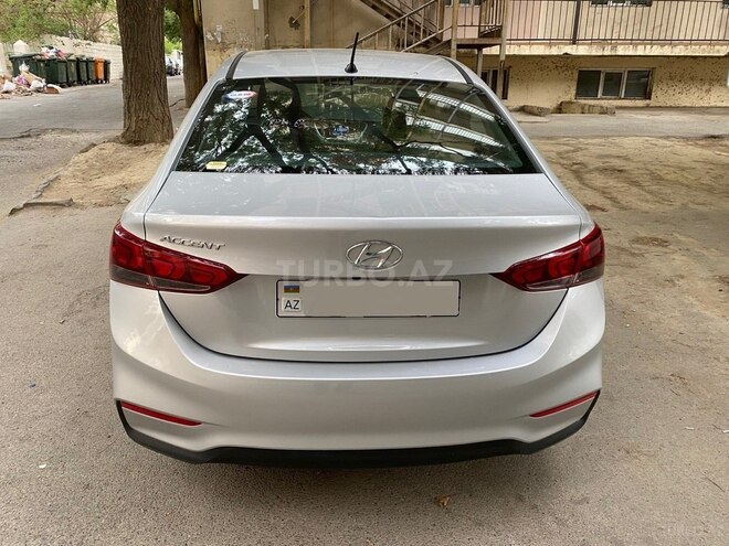 Hyundai Accent-5