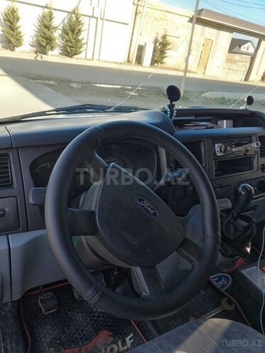 Ford Transit-6