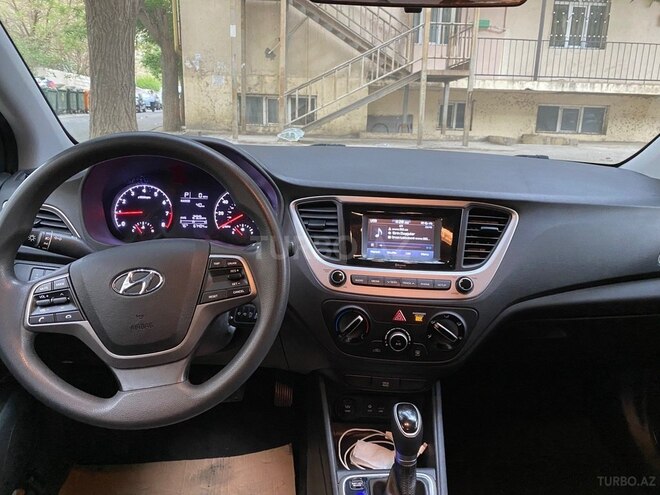 Hyundai Accent-9
