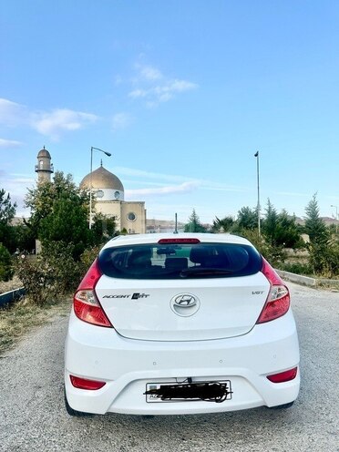 Hyundai Accent 2015, 211,865 km - 1.6 л - Bakı