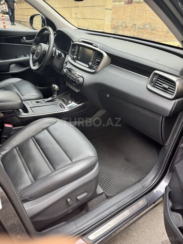 Kia Sorento-12