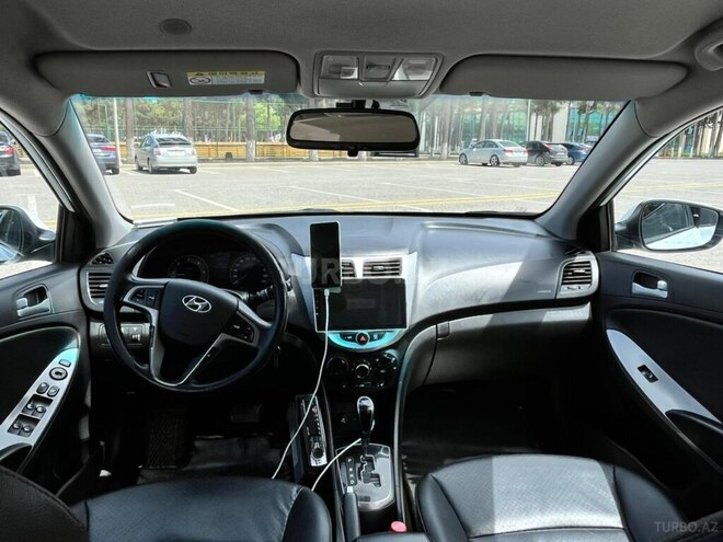 Hyundai Accent 2015, 180,000 km - 1.6 л - Bakı