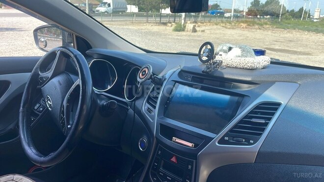 Hyundai Avante 2015, 180,000 km - 1.6 l - Şirvan