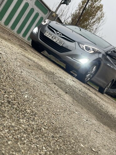 Hyundai Avante 2015, 180,000 km - 1.6 l - Şirvan