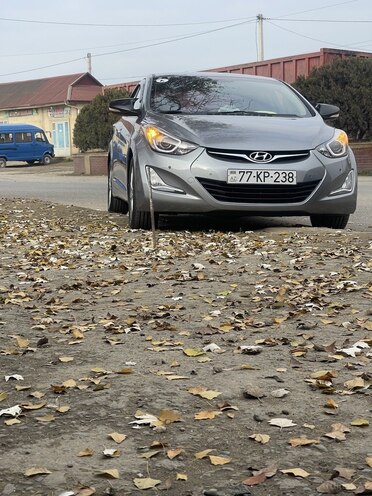 Hyundai Avante 2015, 180,000 km - 1.6 l - Şirvan