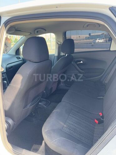 Volkswagen Polo 2018, 130,000 km - 1.6 l - Bakı