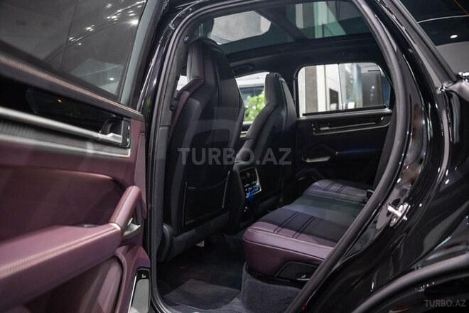 Porsche Cayenne E-Hybrid-12