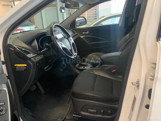 Hyundai Grand Santa Fe-13