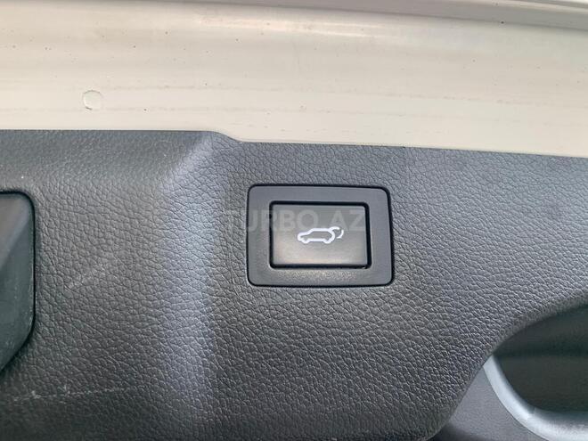 Hyundai Grand Santa Fe-18