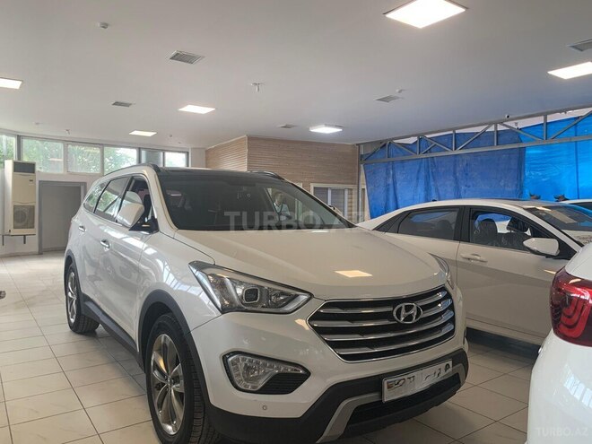Hyundai Grand Santa Fe-2