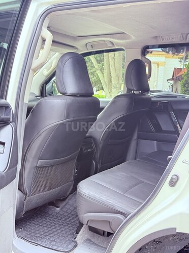 Toyota Land Cruiser Prado-8