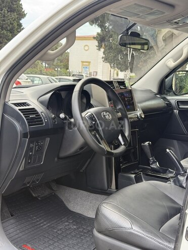 Toyota Land Cruiser Prado-9