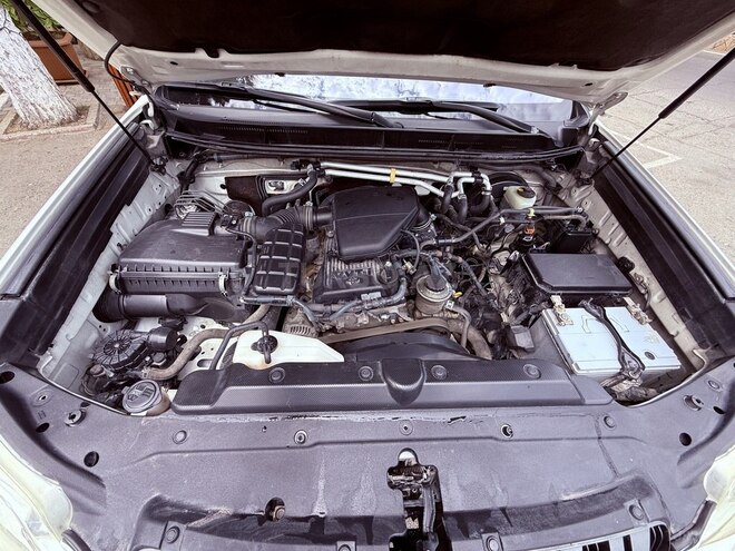 Toyota Land Cruiser Prado-5