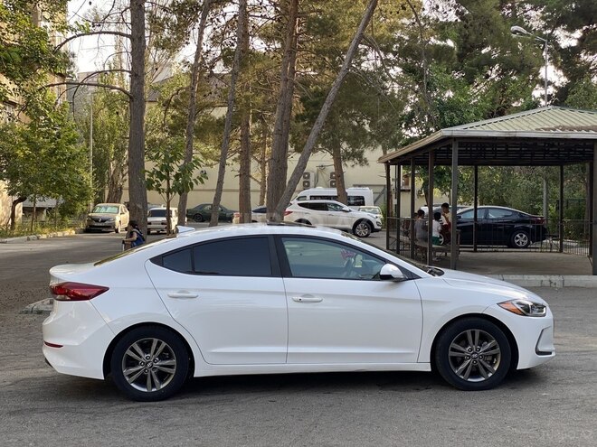 Hyundai Elantra 2017, 99,900 km - 2.0 l - Bakı