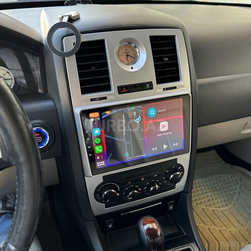 Chrysler 300C-8