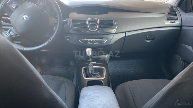 Renault Laguna-6