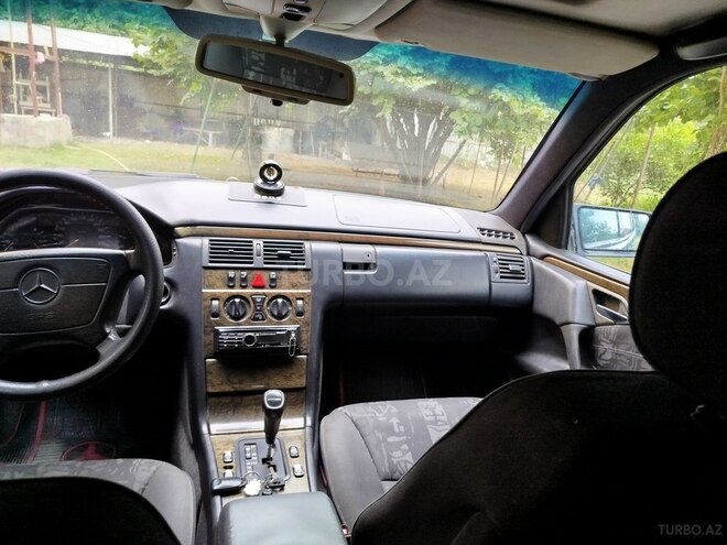 Mercedes E 200 1997, 355,565 km - 2.0 l - Astara