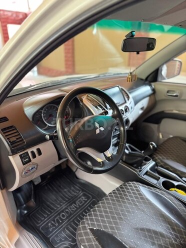 Mitsubishi L200 2014, 261,000 km - 2.5 l - Bakı