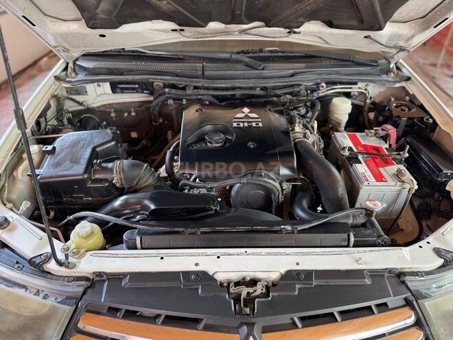 Mitsubishi L200 2014, 261,000 km - 2.5 l - Bakı