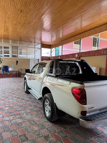 Mitsubishi L200 2014, 261,000 km - 2.5 l - Bakı