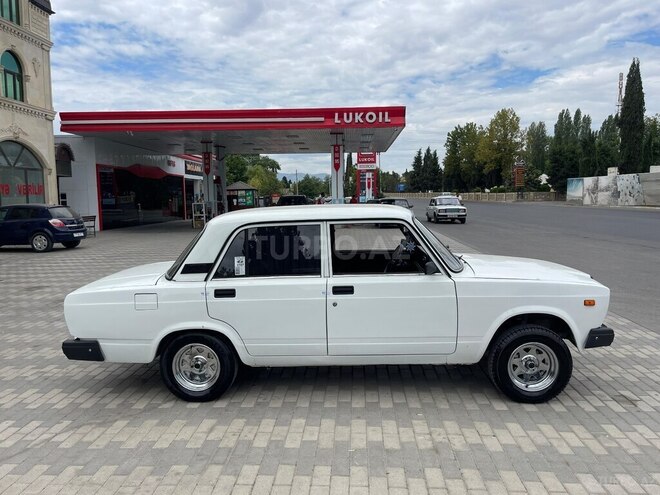 LADA (VAZ) 2107-2