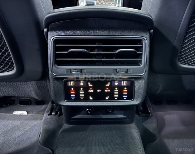 Audi Q7-16