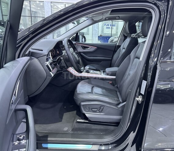 Audi Q7-11