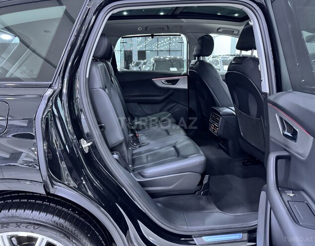 Audi Q7-13