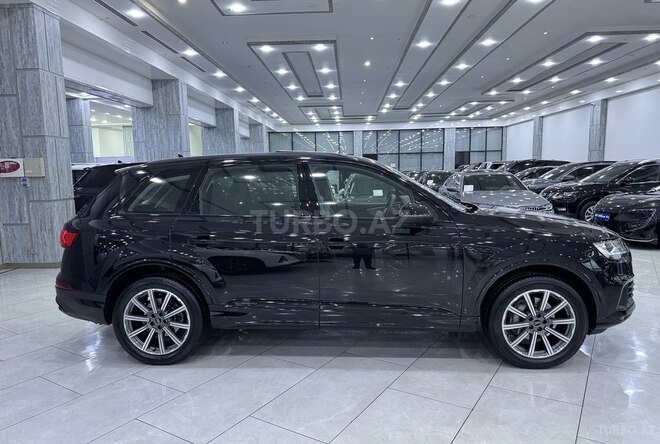 Audi Q7-4